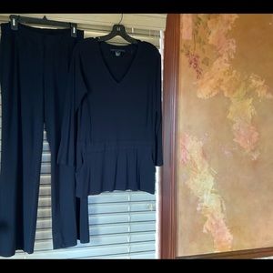 Yansi Fugel pant set, Navy. Machine washable.